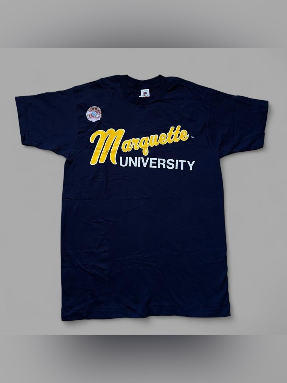 NWT Vintage 90’s Marquette University NCAA Navy Singlestitch T-Shirt. Size L.
